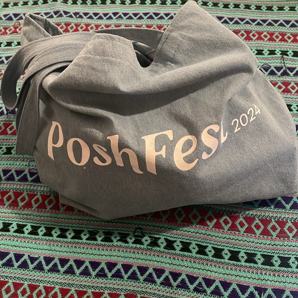 ✨BNWOT ✨Swag Bag Poshfest 2024 👢